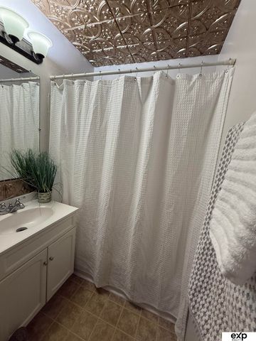 4464 S 61st Street, Omaha, NE 68117