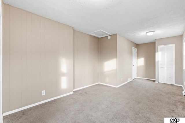 4464 S 61st Street, Omaha, NE 68117