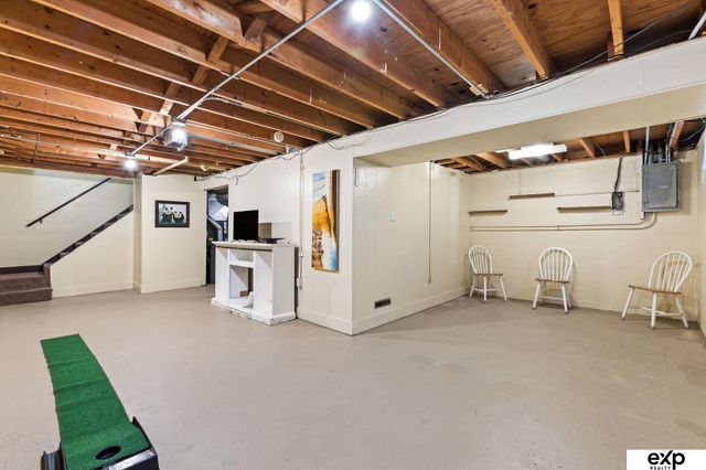 4464 S 61st Street, Omaha, NE 68117