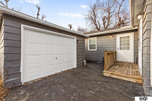 4464 S 61st Street, Omaha, NE 68117