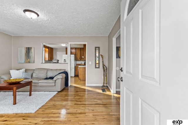 4464 S 61st Street, Omaha, NE 68117