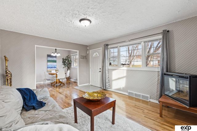 4464 S 61st Street, Omaha, NE 68117