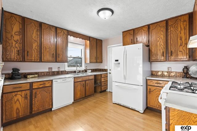 4464 S 61st Street, Omaha, NE 68117