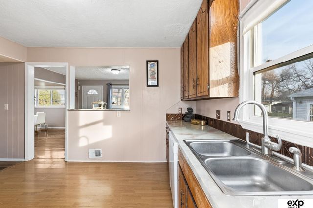 4464 S 61st Street, Omaha, NE 68117