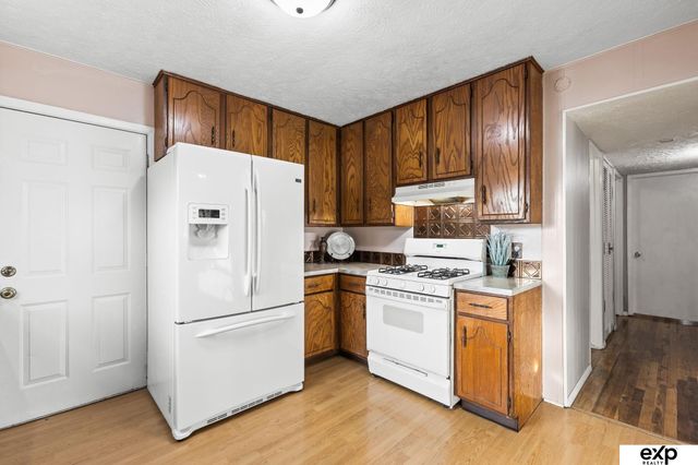 4464 S 61st Street, Omaha, NE 68117