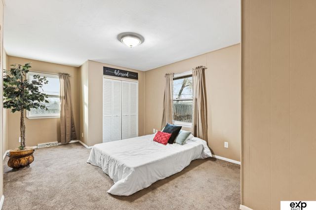 4464 S 61st Street, Omaha, NE 68117