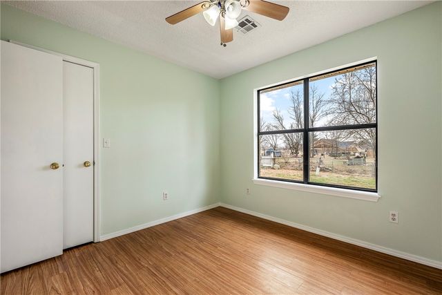 1322 W Lela Street, Rogers, AR 72758