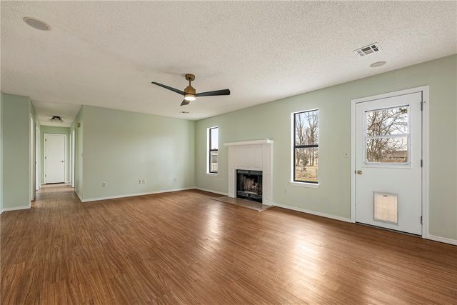 1322 W Lela Street, Rogers, AR 72758