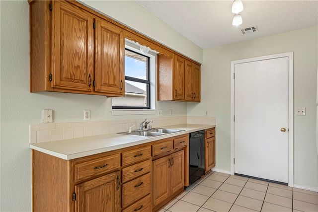 1322 W Lela Street, Rogers, AR 72758