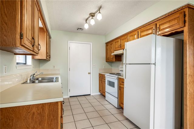 1322 W Lela Street, Rogers, AR 72758