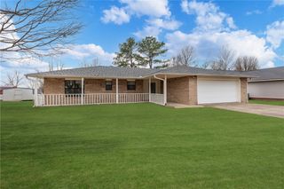 1322 W Lela Street, Rogers, AR 72758