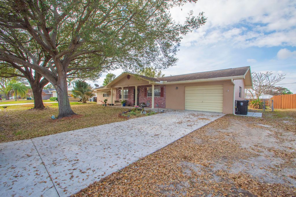 1686 SE Biddle Lane, Port St. Lucie, Port St Lucie, FL 34983