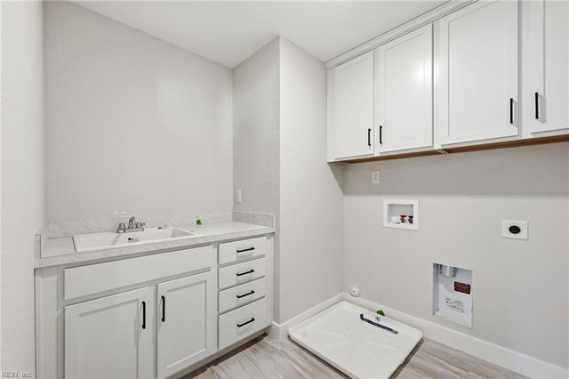 300 Rhapsody DR, Suffolk, VA 23435
