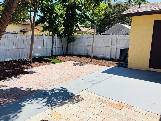 4356 NW 5th Ave, Deerfield Beach, FL 33064