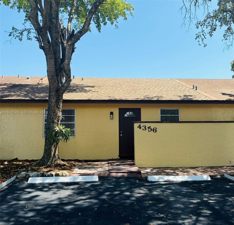 4356 NW 5th Ave, Deerfield Beach, FL 33064