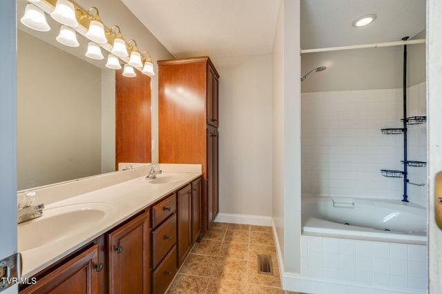 1009 Zack Court, Jonesborough, TN 37659