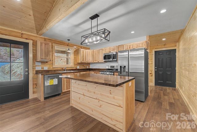 677 Ridgetop Circle, Whittier, NC 28789