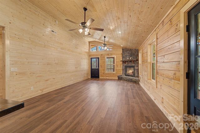 677 Ridgetop Circle, Whittier, NC 28789