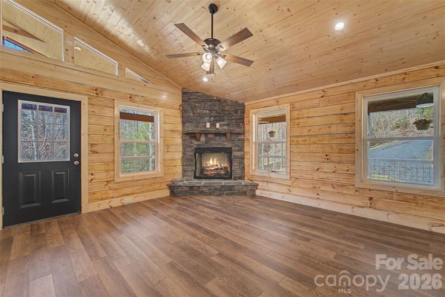 677 Ridgetop Circle, Whittier, NC 28789