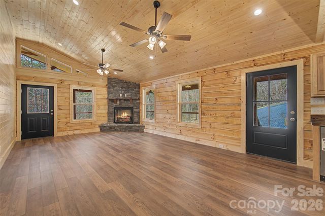 677 Ridgetop Circle, Whittier, NC 28789