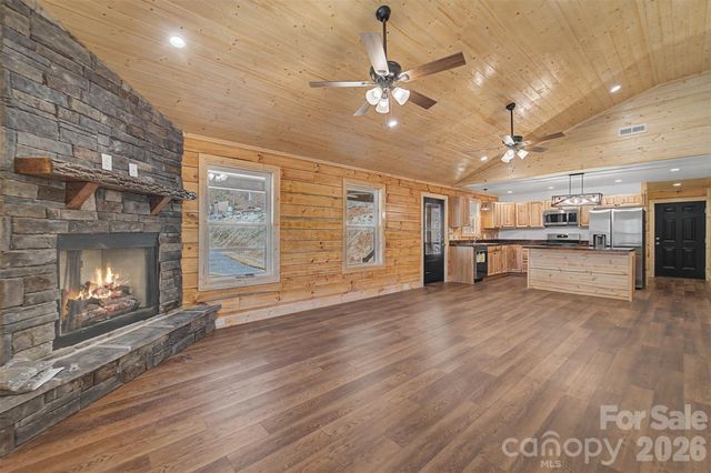 677 Ridgetop Circle, Whittier, NC 28789