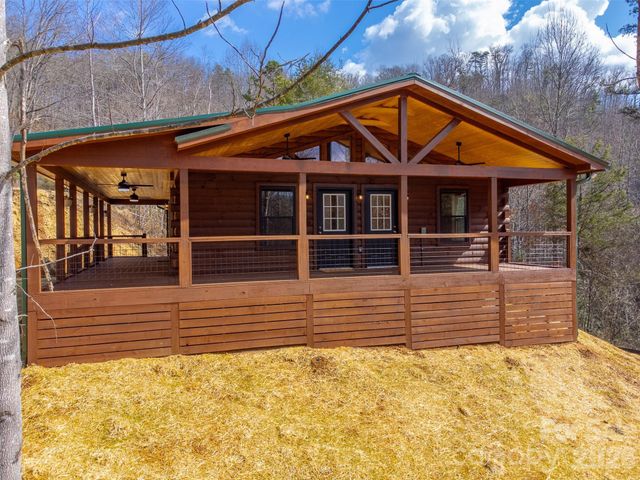 677 Ridgetop Circle, Whittier, NC 28789
