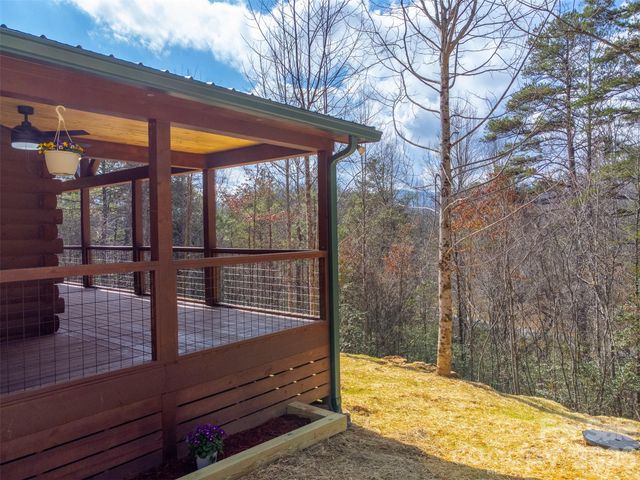 677 Ridgetop Circle, Whittier, NC 28789