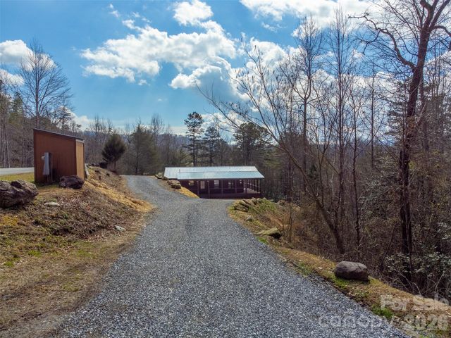 677 Ridgetop Circle, Whittier, NC 28789