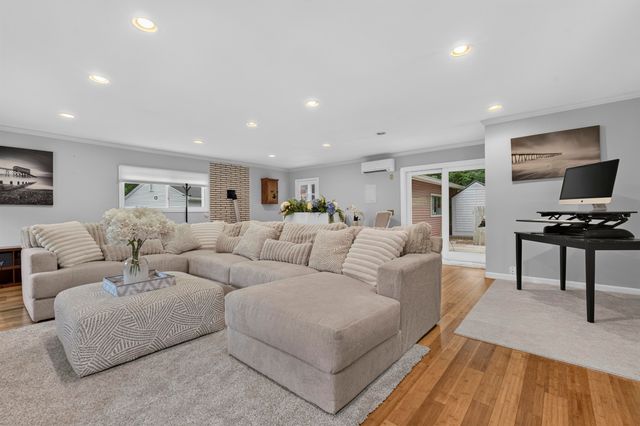 11 Tanglewood Drive, Dover, NH 03820
