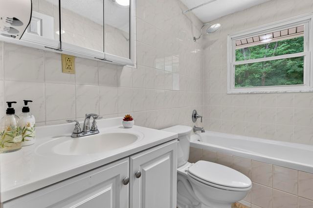 11 Tanglewood Drive, Dover, NH 03820