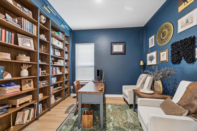 1099 Lilly Lane, Bellville, TX 77418