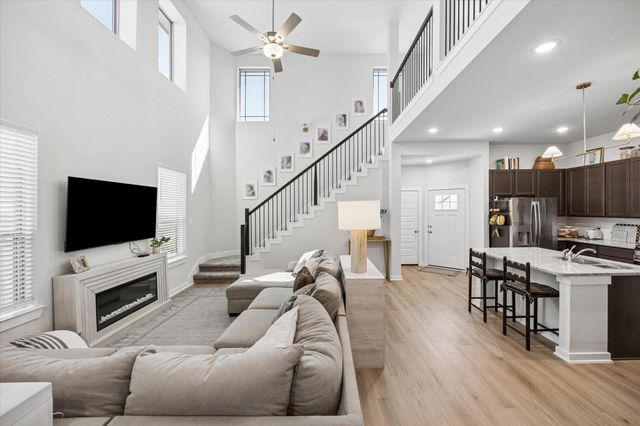 1099 Lilly Lane, Bellville, TX 77418