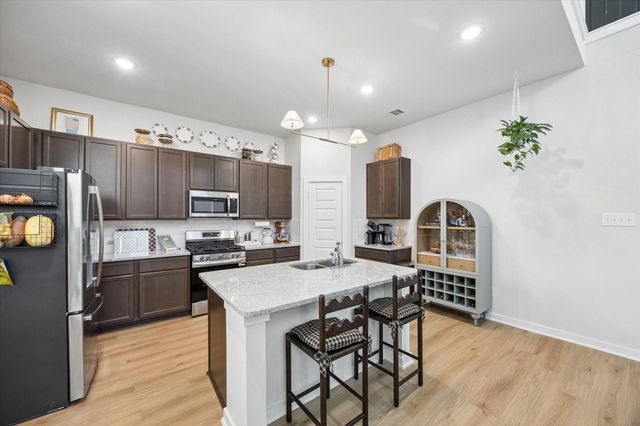 1099 Lilly Lane, Bellville, TX 77418