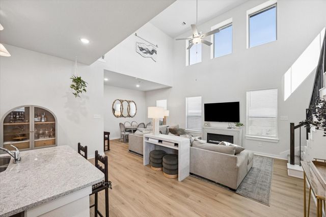 1099 Lilly Lane, Bellville, TX 77418