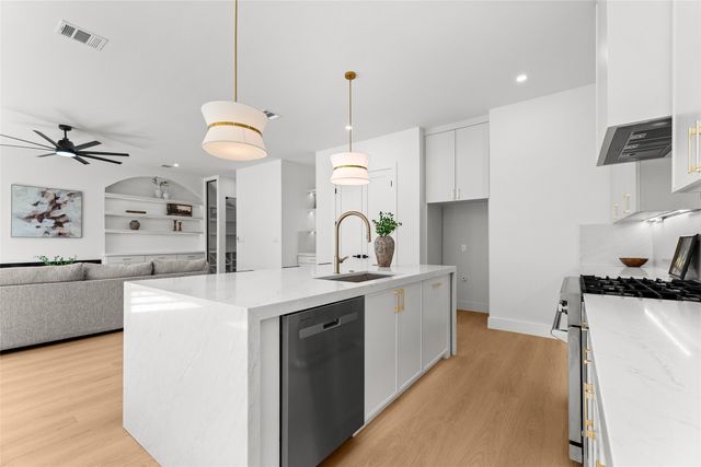 6911 & 6913 Mohawk Drive, Dallas, TX 75235