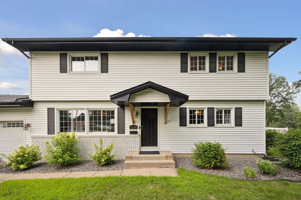 8300 24th Avenue N, Golden Valley, MN 55427