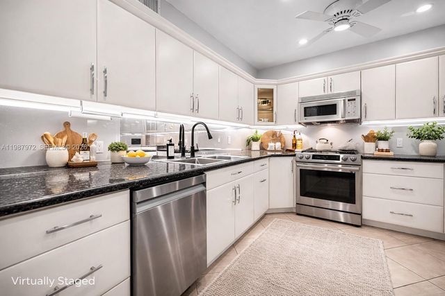 4020 N Hills Dr 2, Hollywood, FL 33021