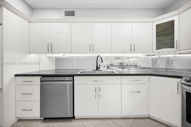 4020 N Hills Dr 2, Hollywood, FL 33021