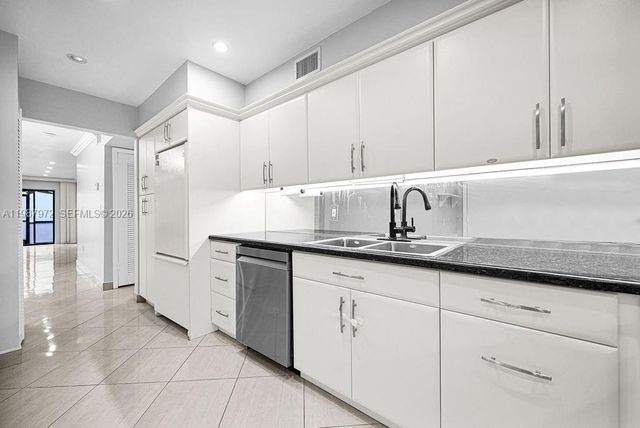 4020 N Hills Dr 2, Hollywood, FL 33021