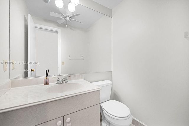 4020 N Hills Dr 2, Hollywood, FL 33021