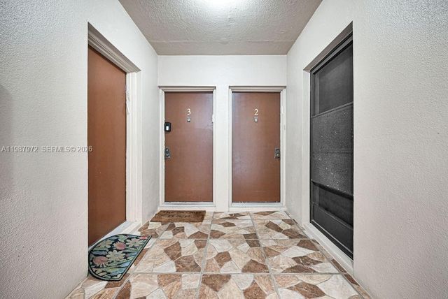 4020 N Hills Dr 2, Hollywood, FL 33021