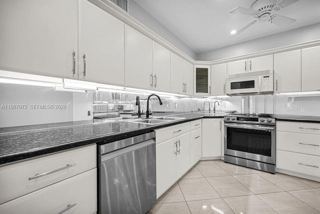 4020 N Hills Dr 2, Hollywood, FL 33021