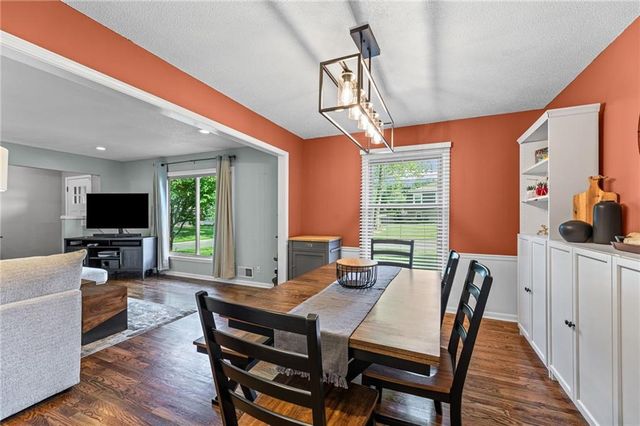 9520 Carter Drive, Overland Park, KS 66212