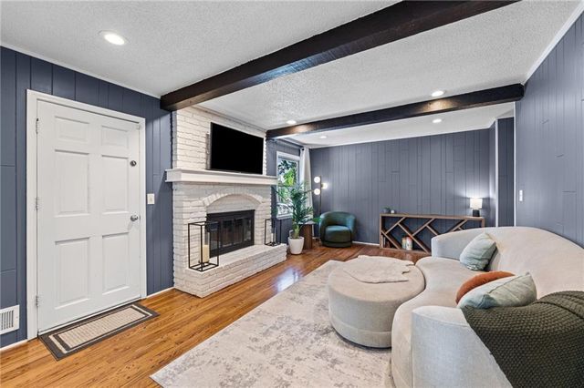 9520 Carter Drive, Overland Park, KS 66212