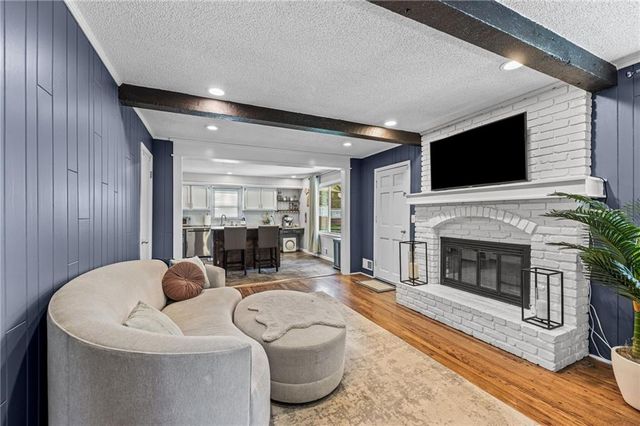 9520 Carter Drive, Overland Park, KS 66212
