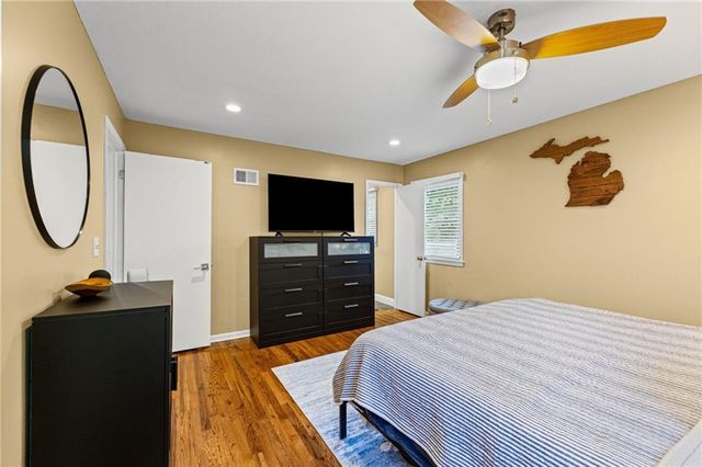 9520 Carter Drive, Overland Park, KS 66212