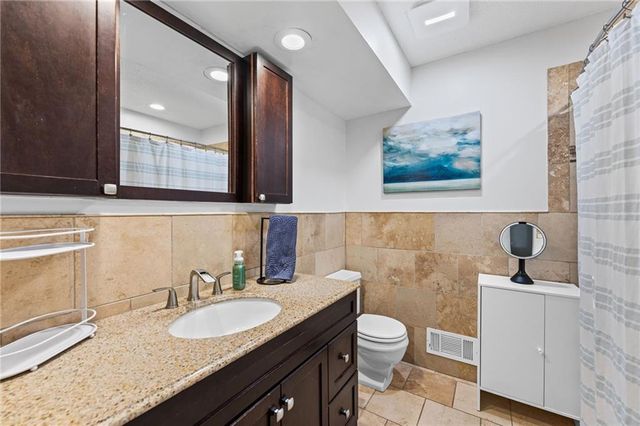 9520 Carter Drive, Overland Park, KS 66212