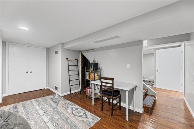 9520 Carter Drive, Overland Park, KS 66212