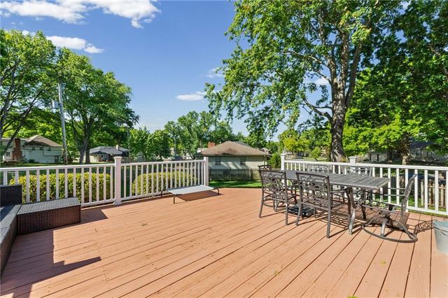 9520 Carter Drive, Overland Park, KS 66212