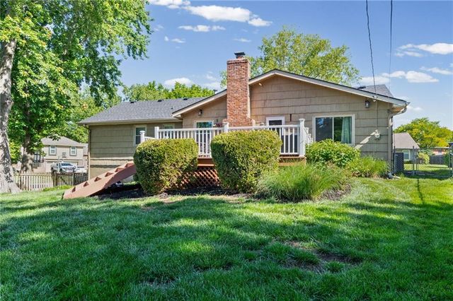 9520 Carter Drive, Overland Park, KS 66212